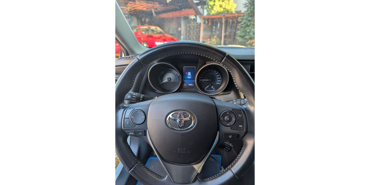 Toyota Auris 75.000 km 16.000 &euro; Leipzig - Nordost 04349