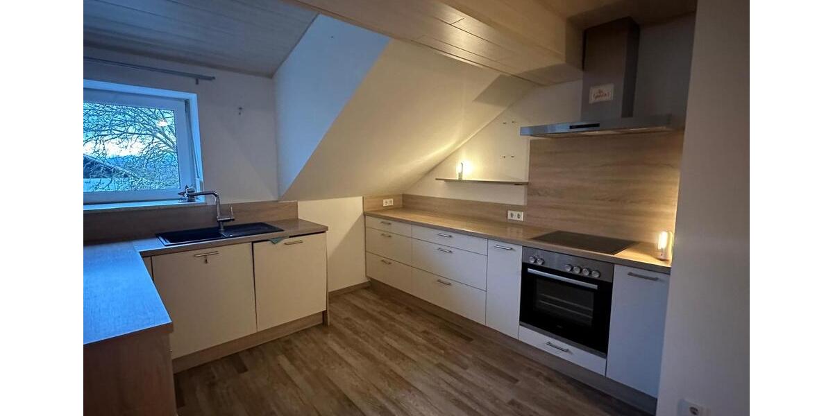 Dachgeschoßwohnung Rimbach - 3 Zimmer, 145 m&sup2;, 990&euro; | Angebot:25309055