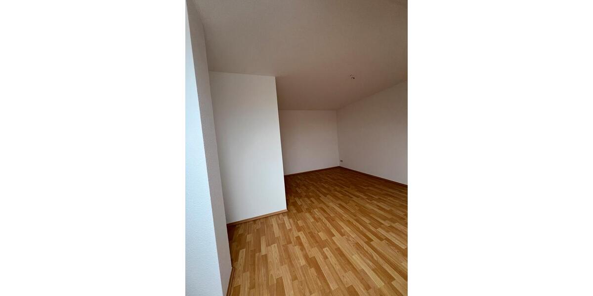Dachgeschoßwohnung Chemnitz Kapellenberg - 2 Zimmer, 60 m&sup2;, 75.000&euro; | Angebot:25047565