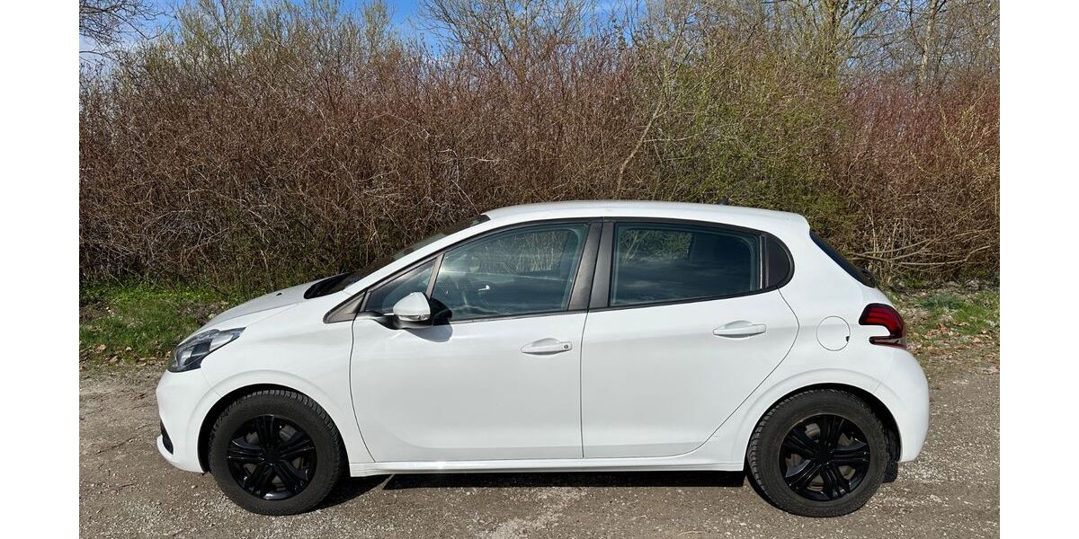 Peugeot 208 110.843 km 5.500 &euro; Diessen 86911