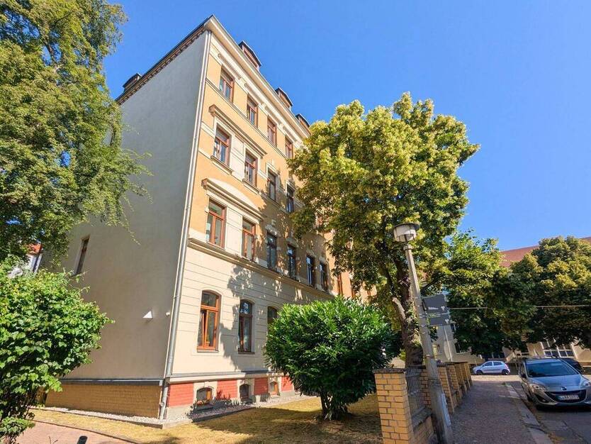 Bezugsfreie 2RW mit EBK und Balkon | Beste Lage und Denkmalschutz! | Hochparterre | Parkett
