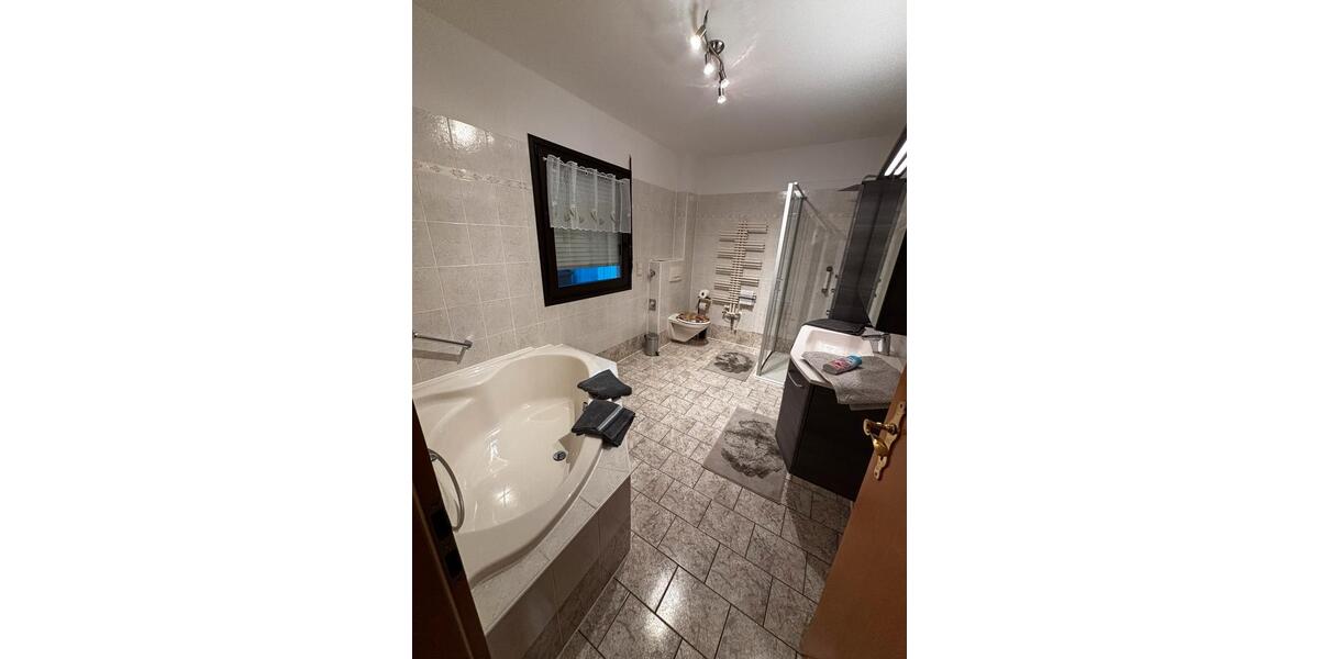 Villa Plauen Altstadt - 4 Zimmer, 140 m&sup2;, 200&euro; | Angebot:25920829