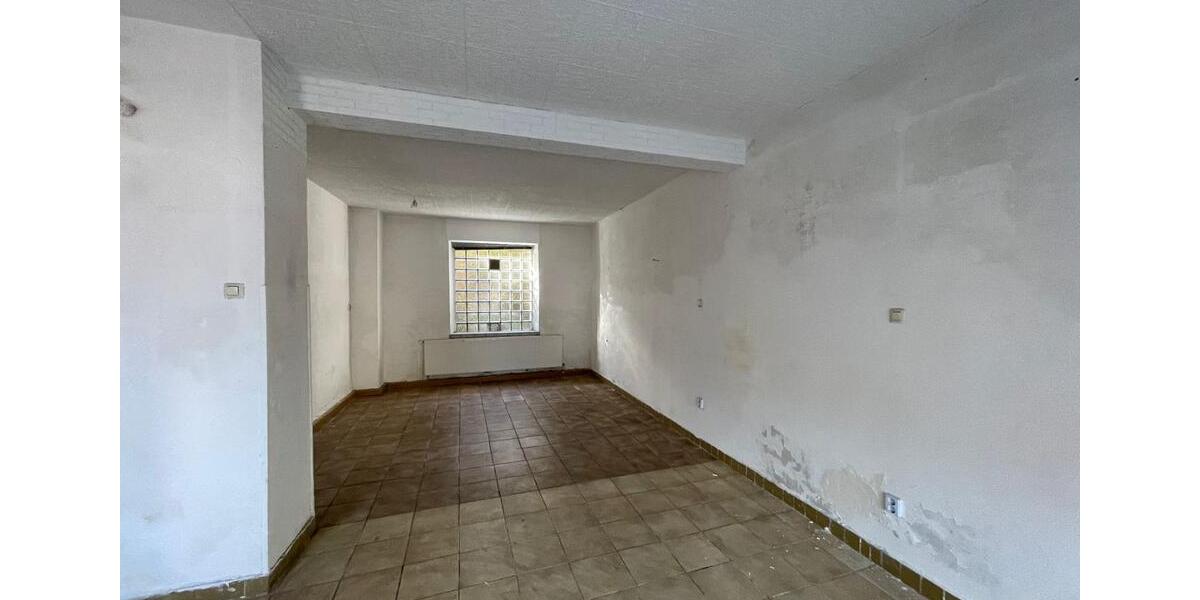 Mehrfamilienhaus, Wohnhaus Nohfelden - 6 Zimmer, 134 m&sup2;, 75.000&euro; | Angebot:27117402