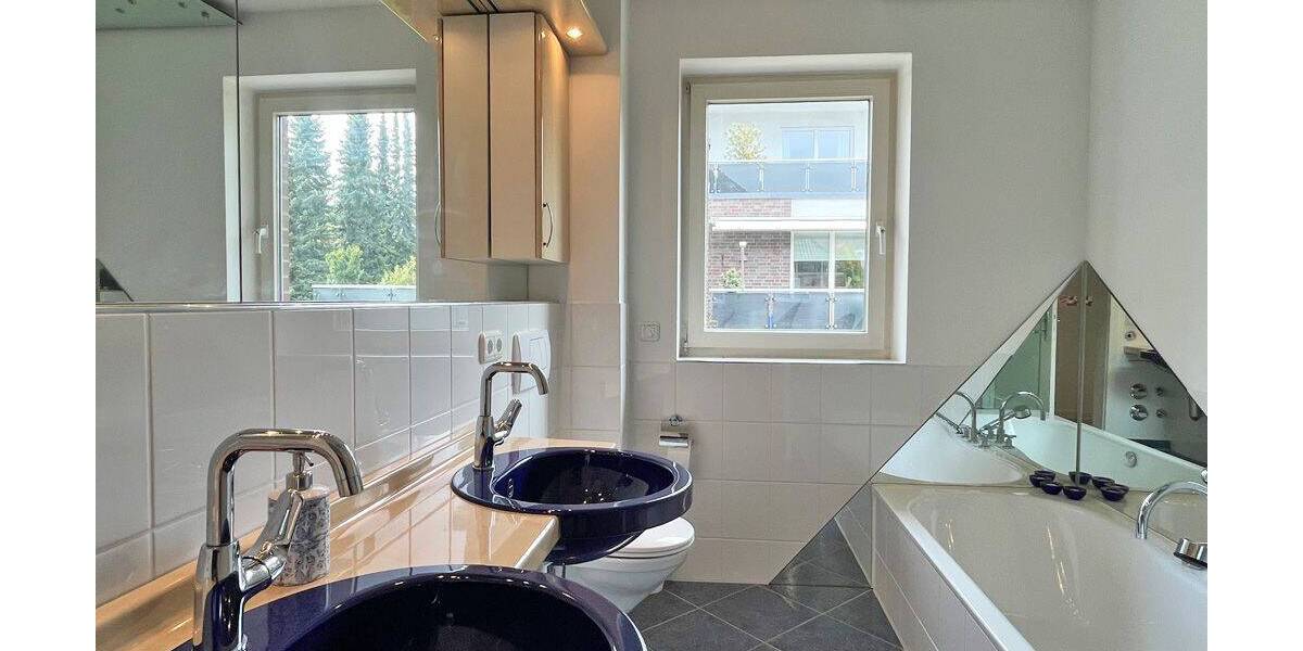 Etagenwohnung Hamburg Wellingsbüttel - 4 Zimmer, 121 m&sup2;, 2.230&euro; | Angebot:26438521