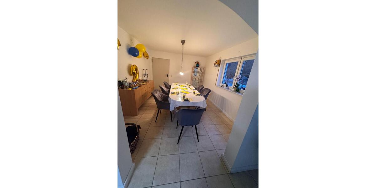 Einfamilienhaus Wiehl - 4 Zimmer, 130 m&sup2;, 1.700&euro; | Angebot:24750882