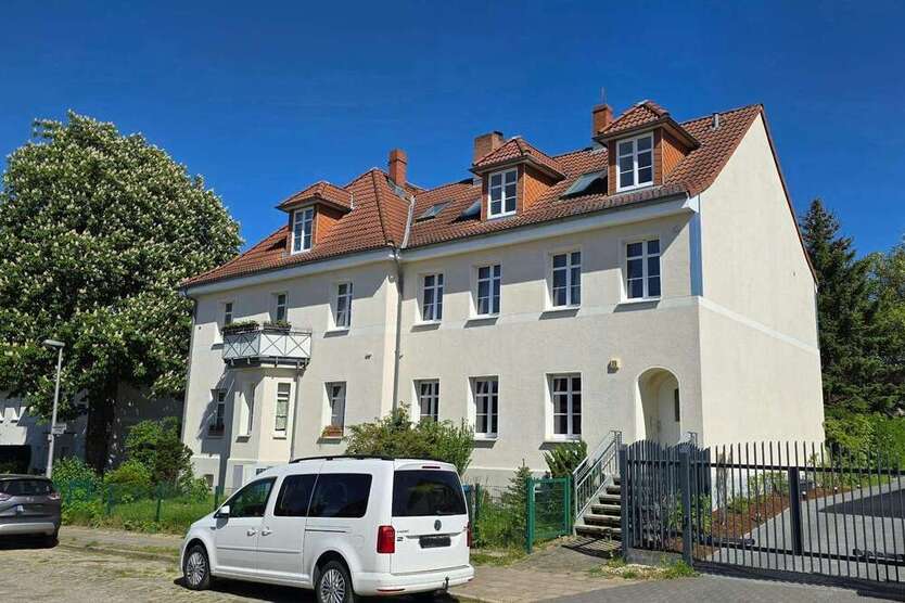 Haus zum Kaufen in Berlin 1.159.000 € 351.3 m²