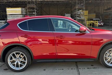 Alfa Romeo Stelvio 83.000 km 21.999 &euro; Recklinghausen 45659