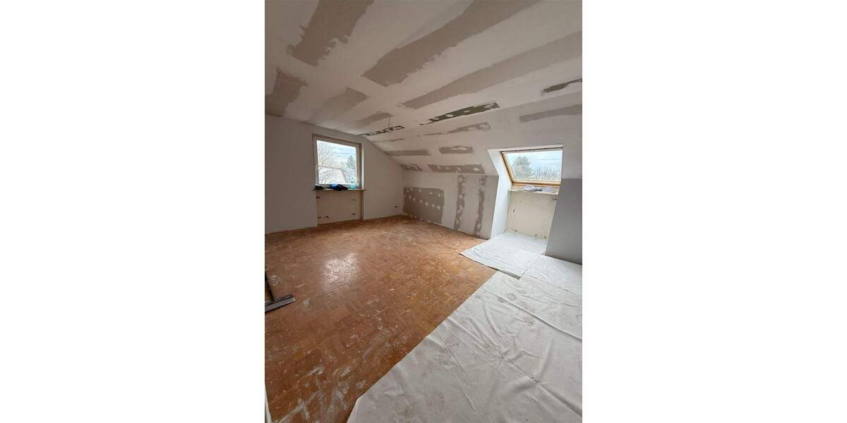 Ruhige, gut gelegene Dachgeschosswohnung in Gröbenzell 2 zimmer