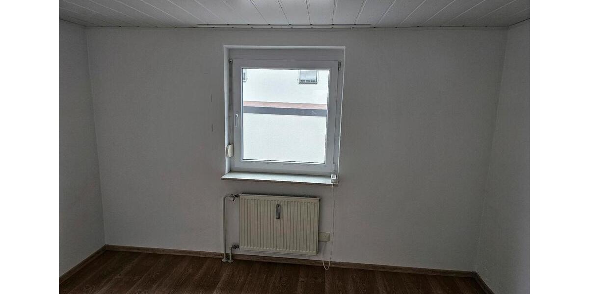 Erdgeschoßwohnung Dingolfing - 3.5 Zimmer, 97 m&sup2;, 1.300&euro; | Angebot:26036593