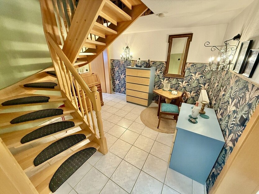 HORN IMMOBILIEN++ Neubrandenburg, tolles Architektenhaus mit 5 Zimmern, EBK, Keller und Carport 5 zimmer
