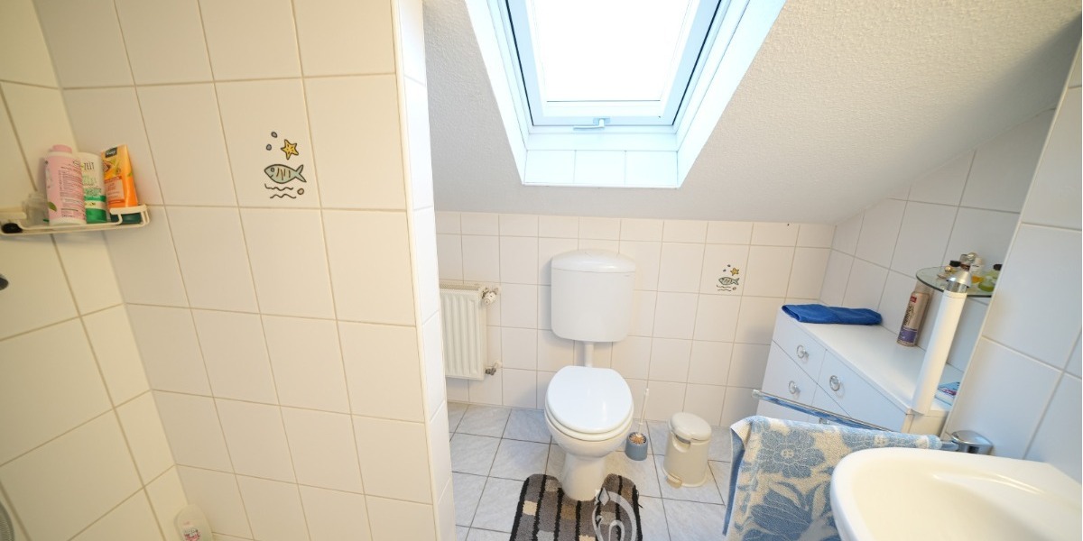 Großzügiges Zwei- bis Dreifamilienhaus mit Garten, ausgebautem Untergeschoss und Ausbaupotenzial. - Zweifamilienhaus Zell am Main | Angebot:26876421