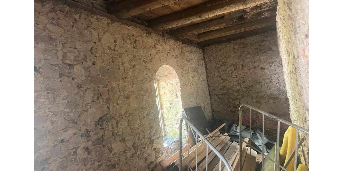 Einfamilienhaus Roßwein - 8 Zimmer, 160 m&sup2;, 150.000&euro; | Angebot:26426951
