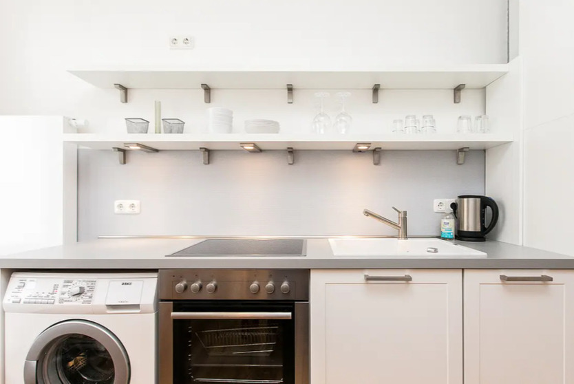 2-Zimmer TOP MODERNISIERT und MÖBLIERT mit Balkon