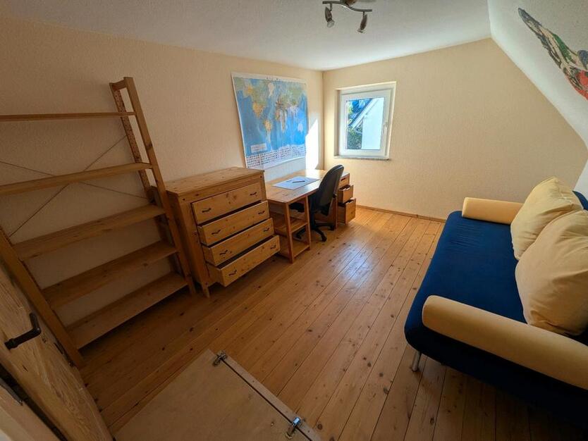 3 - Zimmer Wohnung mit Garage, Carport und Garten