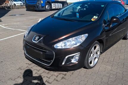 Peugeot 308 127.000 km 8.700 € Klein Wesenberg 23860