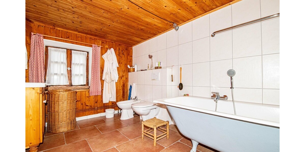 „Idyllisches Bauernhaus mit Teich & eigener Quelle – Ruhe, Natur und Geschichte vereint“ - Bauernhaus, Landhaus Weiding | Angebot:27091124