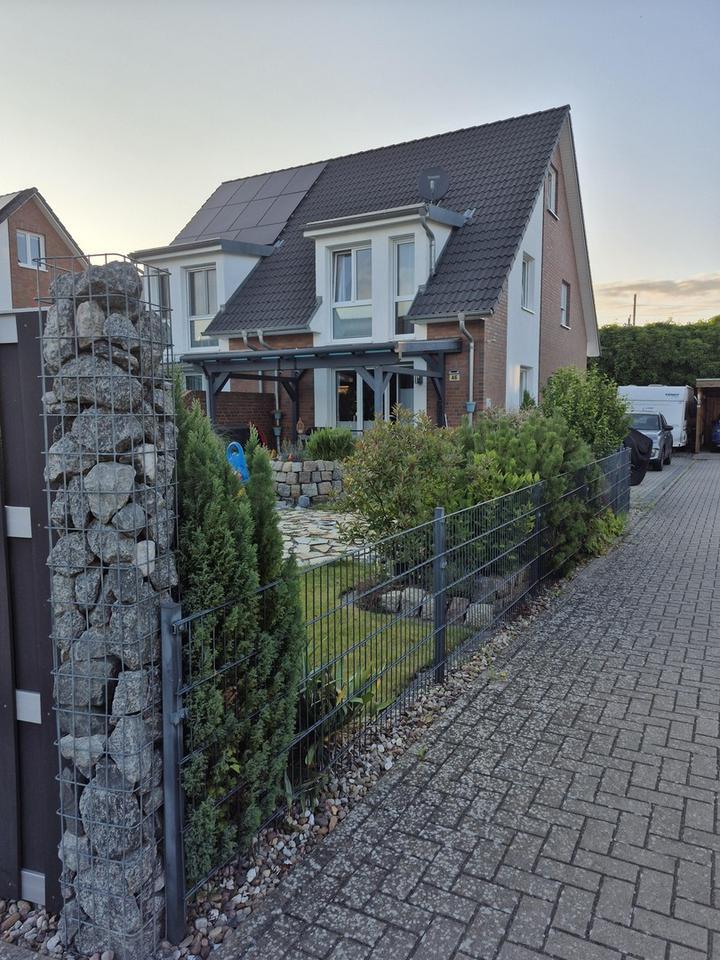 Hochwertige Doppelhaushälfte (133 m², 5 Zimmer) mit Garten zentral Neu Wulmstorf