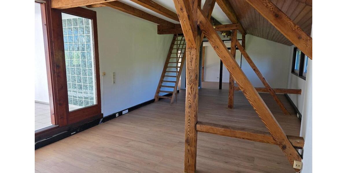 Dachgeschoßwohnung Pforzheim Weststadt - 2 Zimmer, 98 m&sup2;, 850&euro; | Angebot:26603036