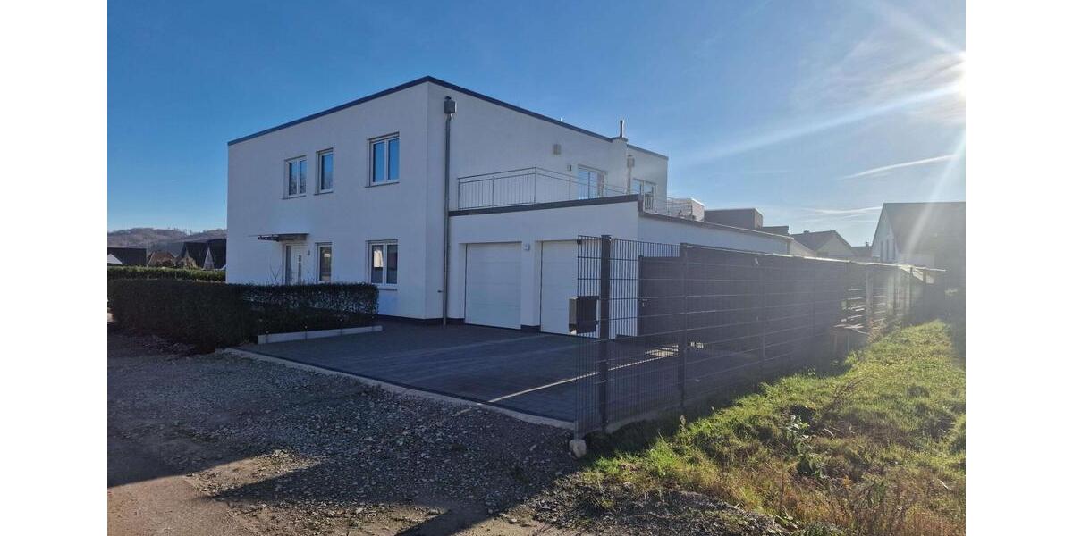 Moderne Erdgeschosswohnung mit 5 Zimmern zu vermieten! 5 zimmer