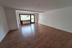 Erdgeschoss 3 Zimmer mit Balkon frisch renoviert + 1 Monat mietfrei zimmer