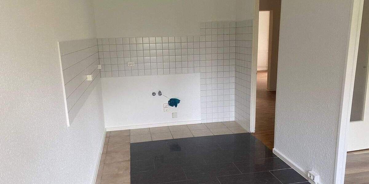 Zimmer Halle (Saale) Nördliche Neustadt - 3 Zimmer, 57 m&sup2;, 345&euro; | Angebot:26343851