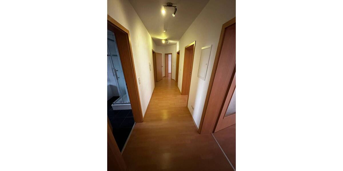 Zimmer Weißenfels - 4 Zimmer, 87 m&sup2;, 555&euro; | Angebot:26170805