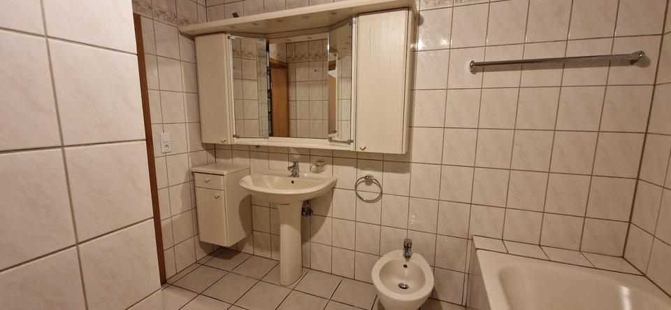 Voll-Möbilierte Wohnung mit Kachelofen 140qm in Bessenbach 2 zimmer