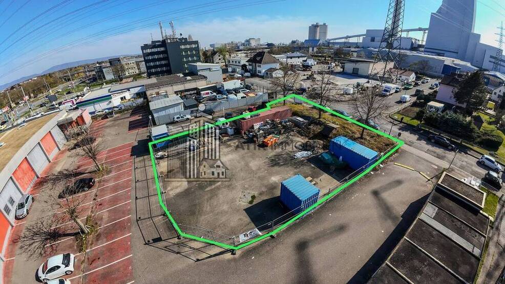 ATIK: Befestigter geteerter Lager- oder Parkplatz