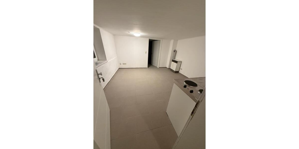 Kleine Kellerwohnung 37,5 m2 1 Zi. + Wohnküche und Bad 2 zimmer