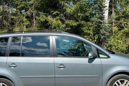 VW Touran 261.000 km 2.990 &euro; München 81247