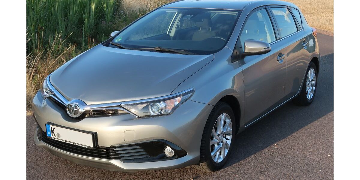Toyota Auris 115.350 km 9.900 &euro; Mechernich 53894