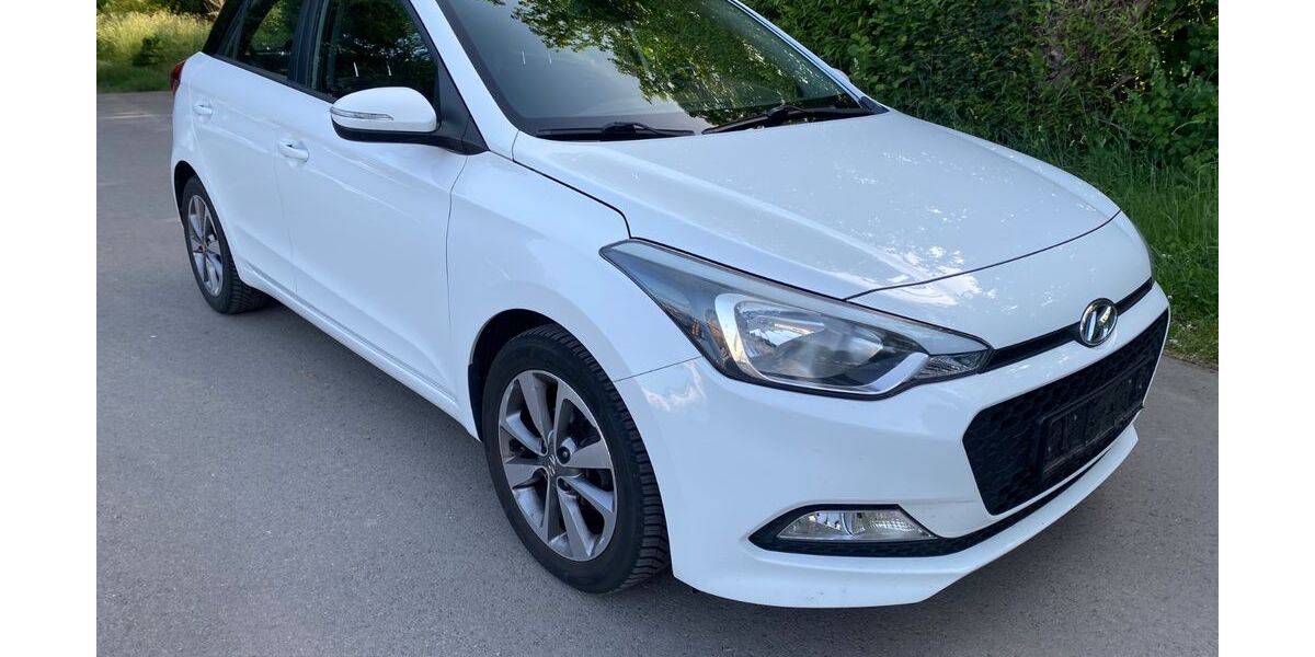 Hyundai i20 123.000 km 6.500 &euro; Osthofen 67574
