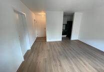 Frisch sanierte 2 Zimmer Wohnung mit EBK. Dusche. Toplader.