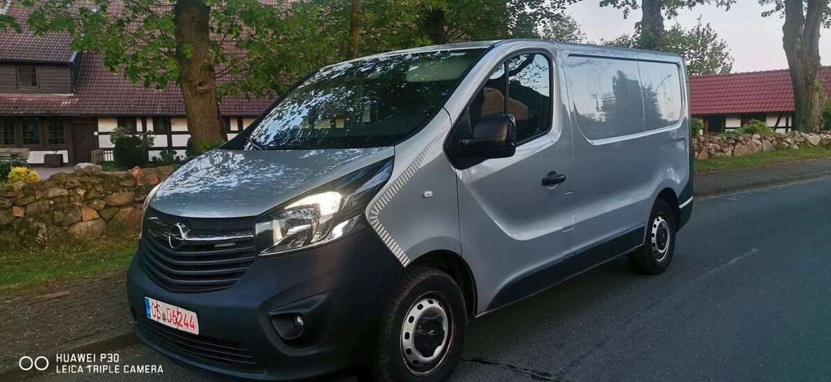 Opel Vivaro 107.000 km 8.900 € Belm 49191
