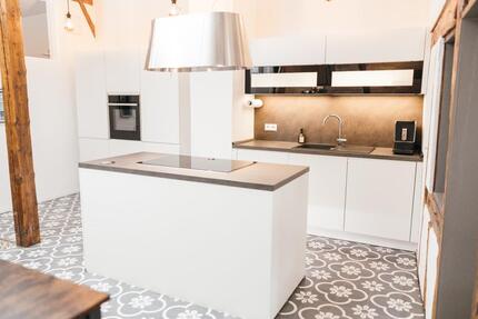 Möbliertes Penthouse mit Dachterrasse in der Altstadt 4 zimmer