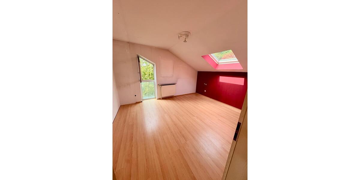 Dachgeschoßwohnung Hattingen Blankenstein - 4 Zimmer, 98 m&sup2;, 210.000&euro; | Angebot:26035213
