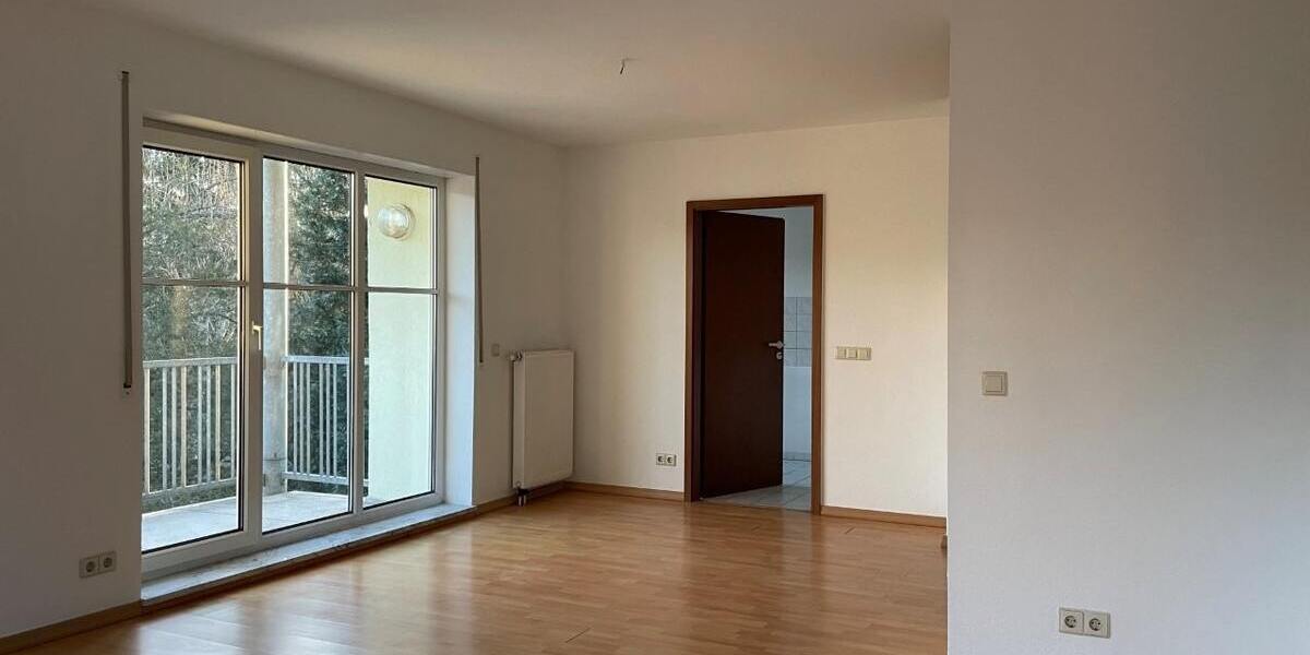 Kleines Immobilien-Paket mit Potential - Küche und Bad mit Fenster, Balkon sowie Stellplatz inkl. ! - 2- Chemnitz Hilbersdorf | Angebot:26781612