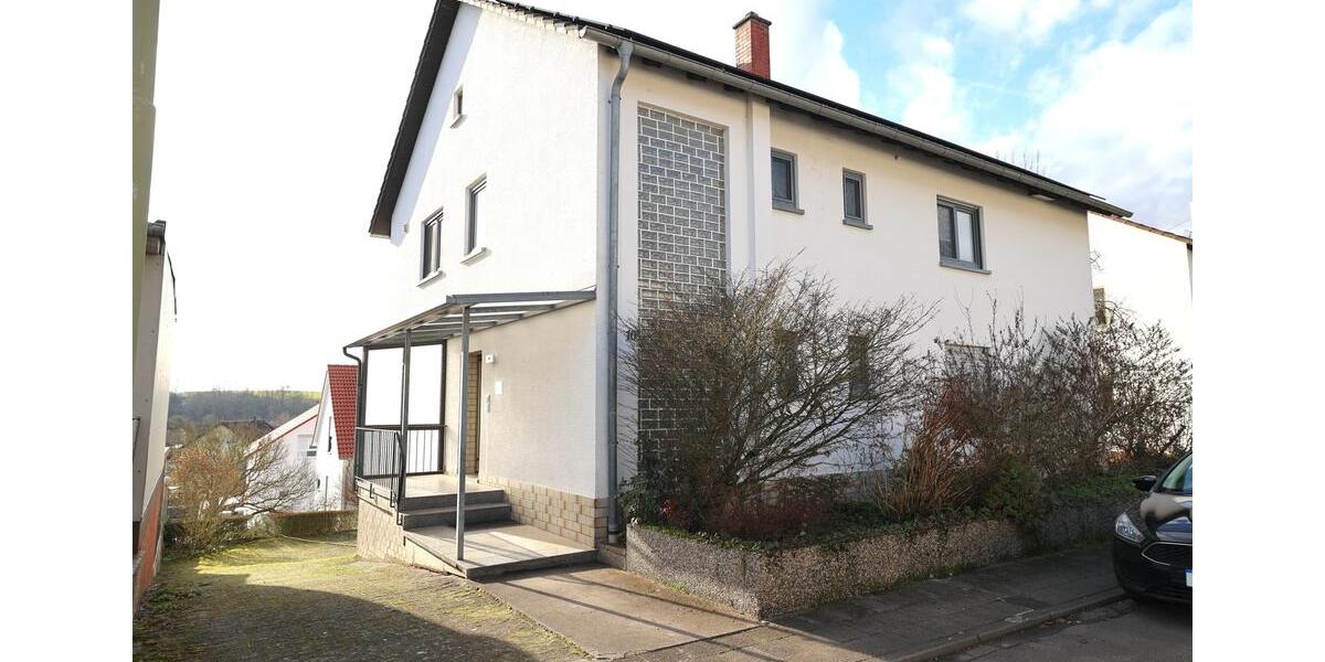 Moderne 5-Zimmer-Wohnung mit Balkon. 5 zimmer