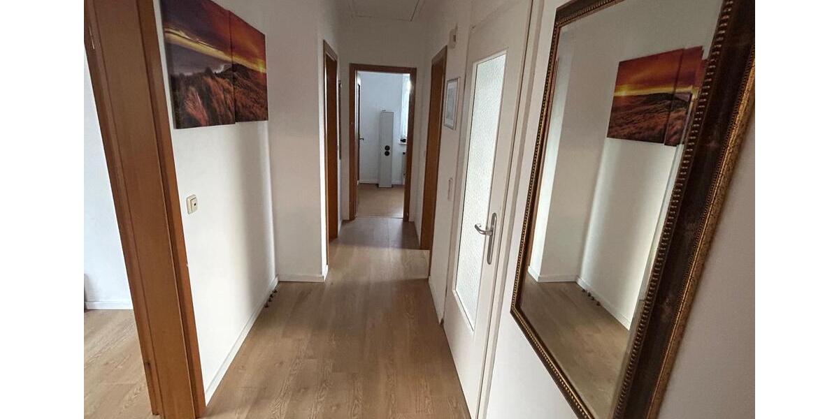 Dachgeschoßwohnung Zetel - 3 Zimmer, 80 m&sup2;, 620&euro; | Angebot:26322898