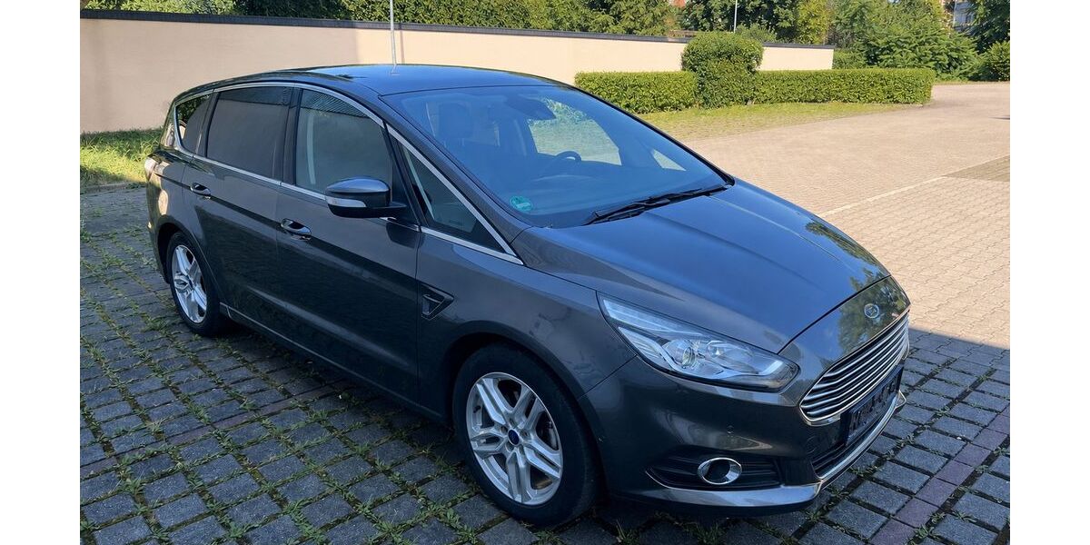 Ford S-Max 129.000 km 12.900 &euro; Dresden 01139