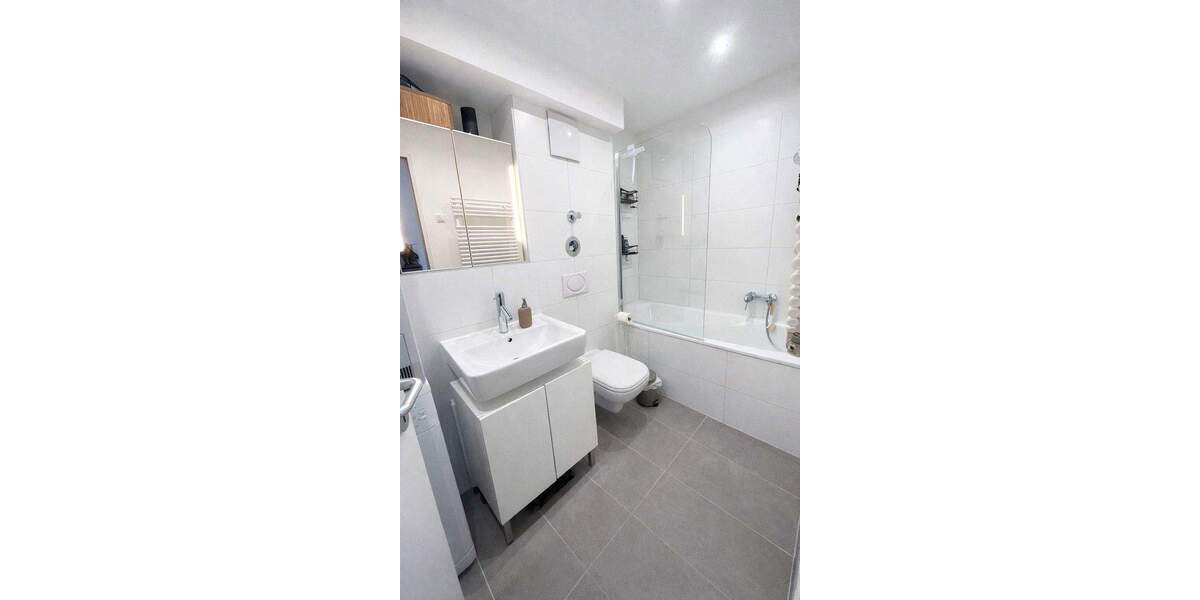 Etagenwohnung Köln Neustadt-Nord - 2 Zimmer, 79 m&sup2;, 1.650&euro; | Angebot:25022901