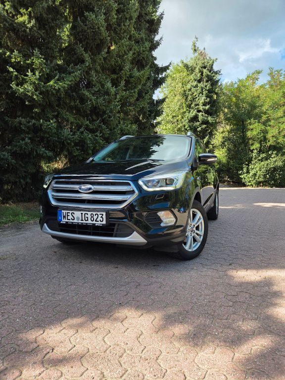 Ford Kuga 89.000 km 14.450 € Wesel 46485