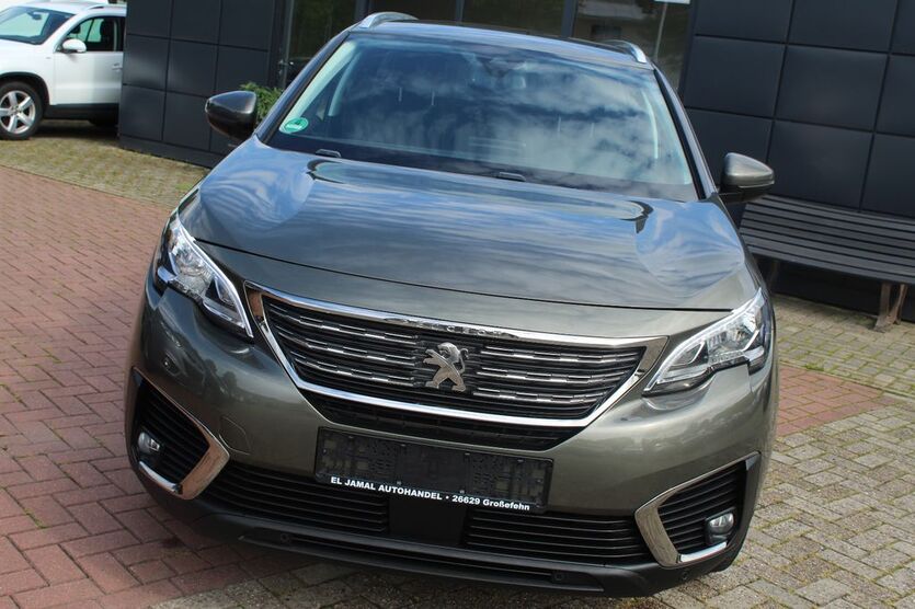 Peugeot 5008 49.360 km 16.990 € Großefehn 26629