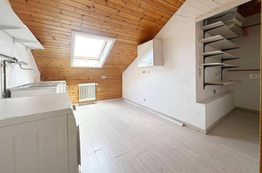 Außergewöhnliche 4,5 Zimmer Wohnung direkt am Feld mit Garage