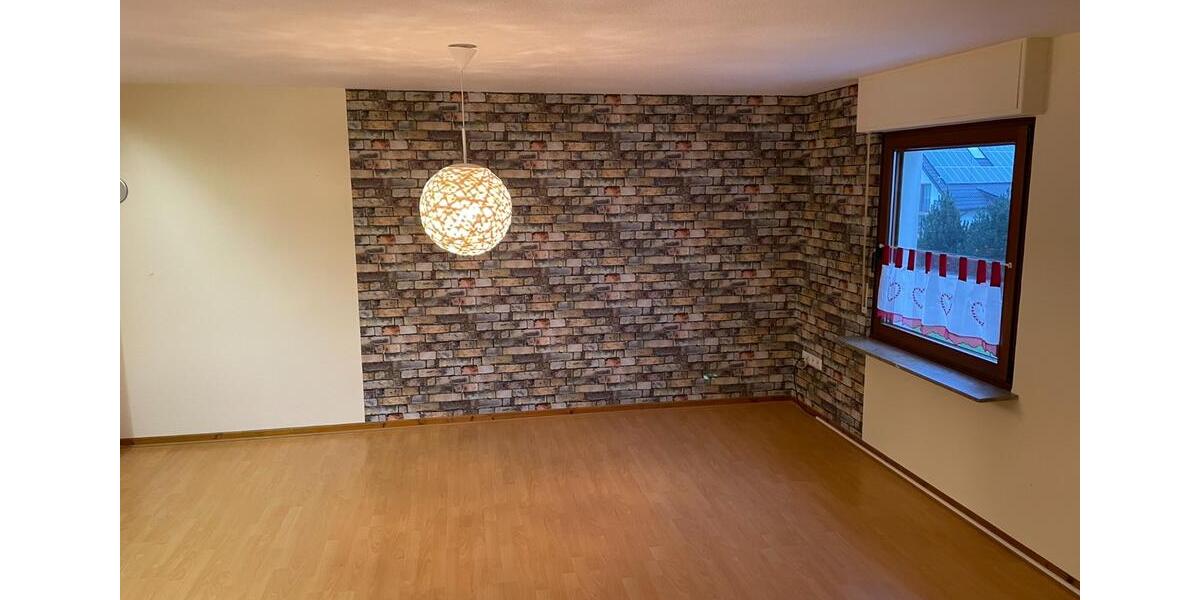Dachgeschoßwohnung Windeck - 3 Zimmer, 95 m&sup2;, 750&euro; | Angebot:25307156