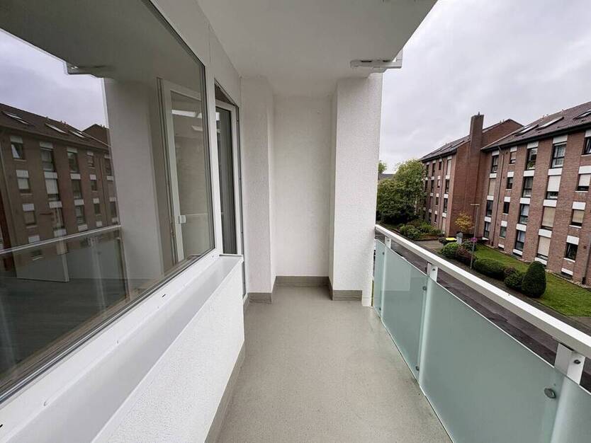 Modernisierte 3-Zimmer-Wohnung mit Balkon in zentraler Lage von Krefeld-Hüls