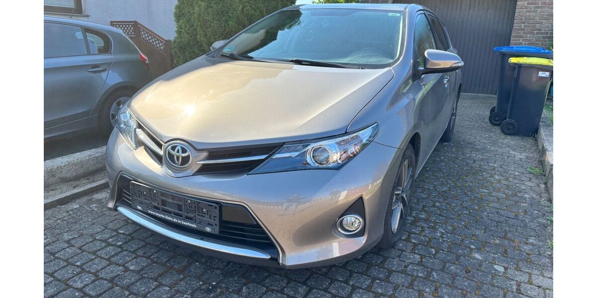 Toyota Auris 102.300 km 9.150 &euro; Saarlouis 66740