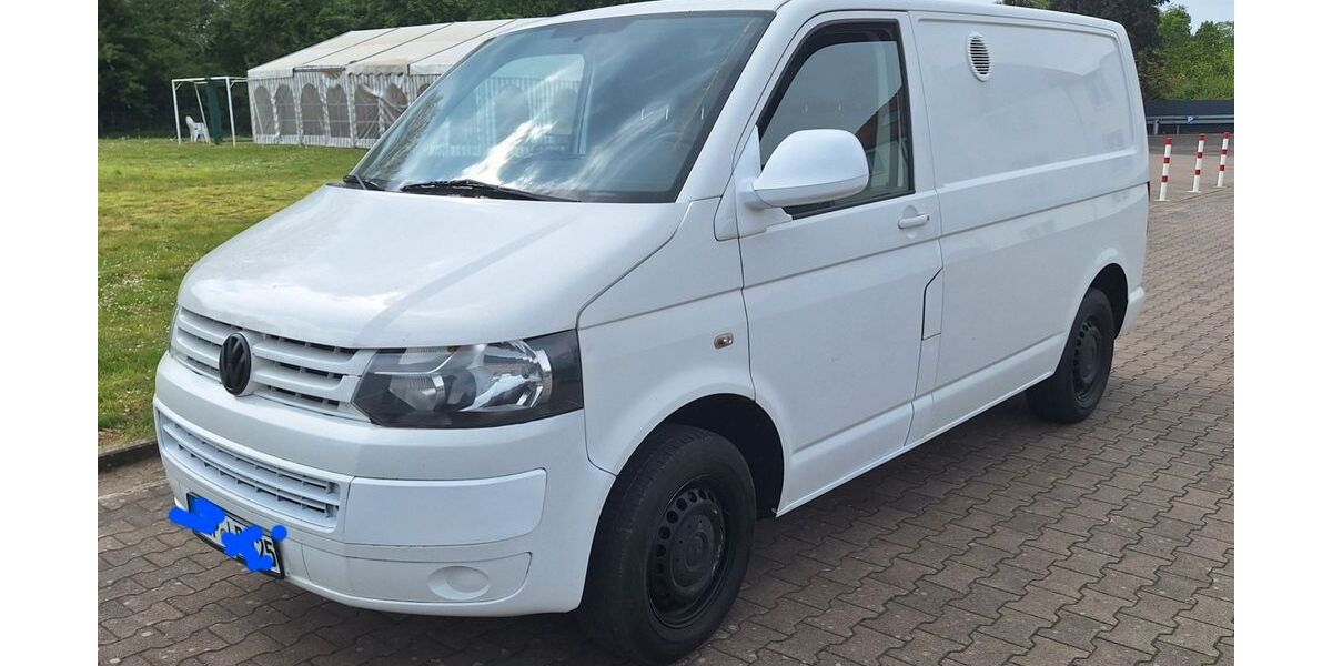 VW T5 Transporter 214.000 km 7.900 &euro; Detmold 32756
