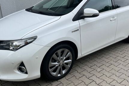 Toyota Auris 68.000 km 15.990 &euro; Freiberg 09599