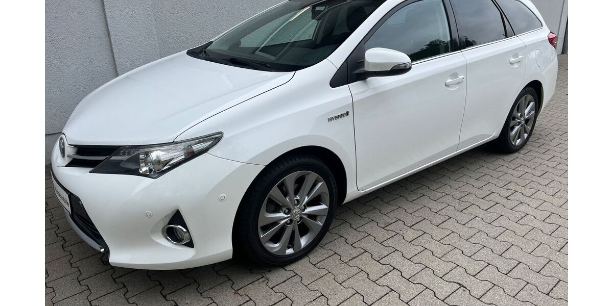 Toyota Auris 68.000 km 15.990 &euro; Freiberg 09599